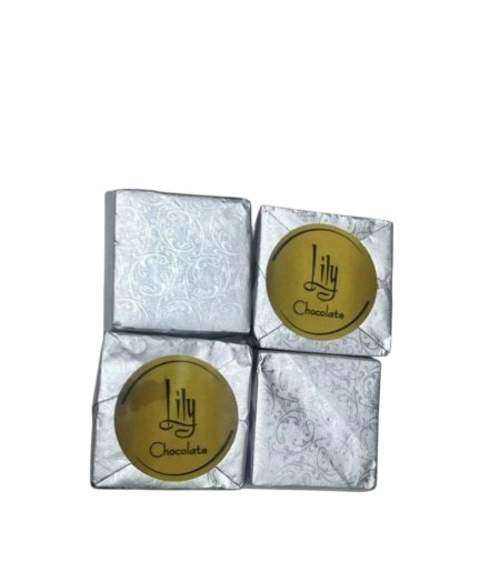 شكولاتة (lily) فضي مربع محشوة