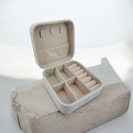 شنطة اكسسوار ابيض