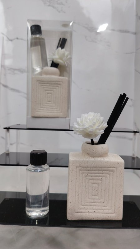 عطر فواح مع تحفه & علبة شفاف