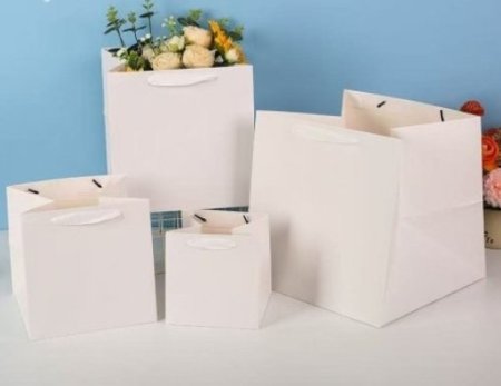 اكياس كرتون مقوى ابيض قاعدة عريضة 35*35*35 سم (12 قطعة)