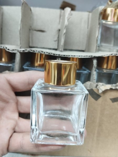 فواحة زجاج مربع