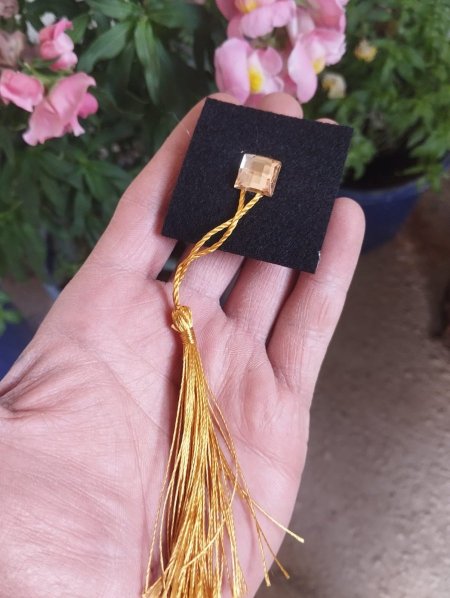 طاقية تخرج من اللباد ( 50 قطعة ) 5*5 سم