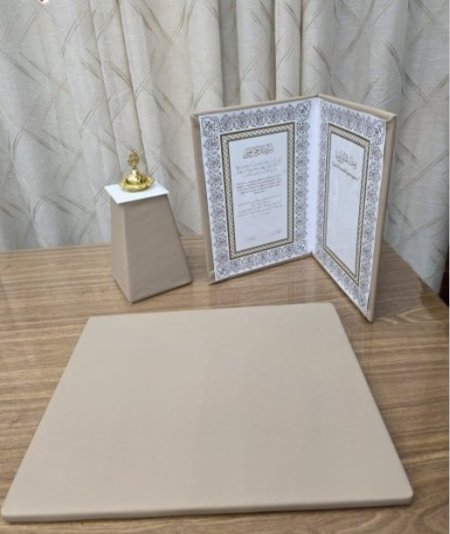 بكج العرسان ( جلد ) قاعدة لتقديم الدبل & كتاب البصمة & مبخرة