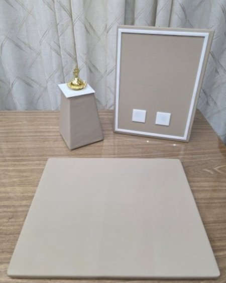 بكج العرسان ( جلد ) قاعدة لتقديم الدبل & ستاند بصمة & مبخرة