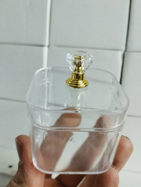 علبة اكريليك غطا كريستال