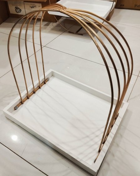 سلة حديد مقوي مع صينية خشب