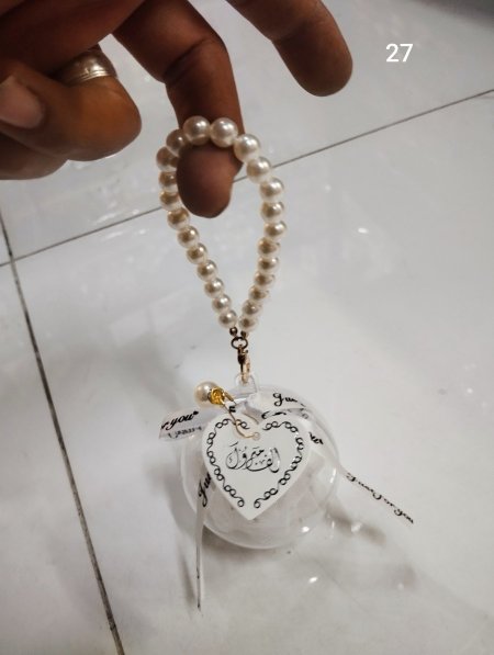 طابة اكريلك مع سنسلة لولو وزينة