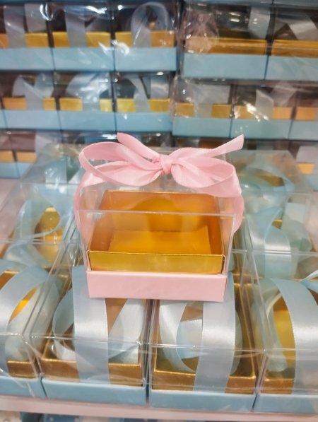 علبة اكريليك قاعدة كرتون مع شبره