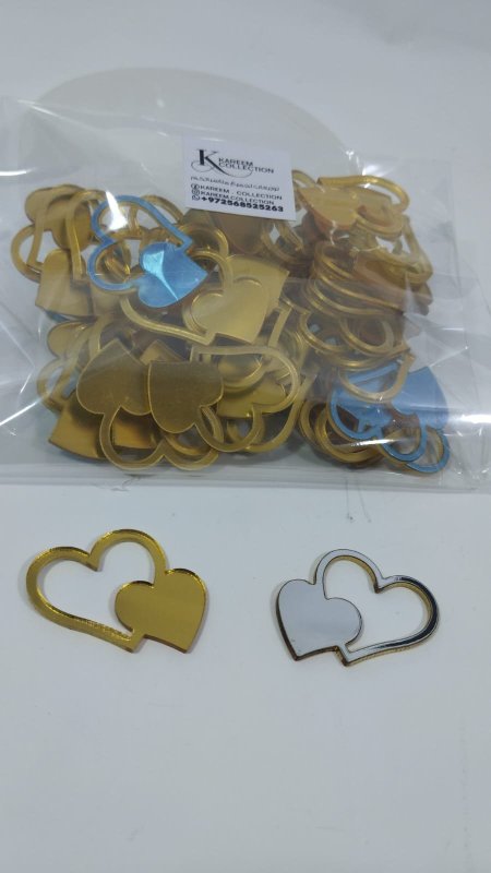 قلوب من الاكريلك للتزيين